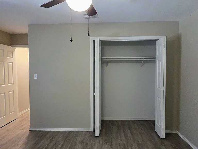 523 Clearfield Dr — Photo 16
