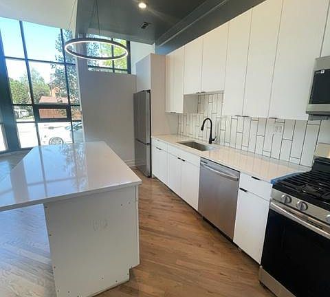 2nd image of 1659 W Huron St #1