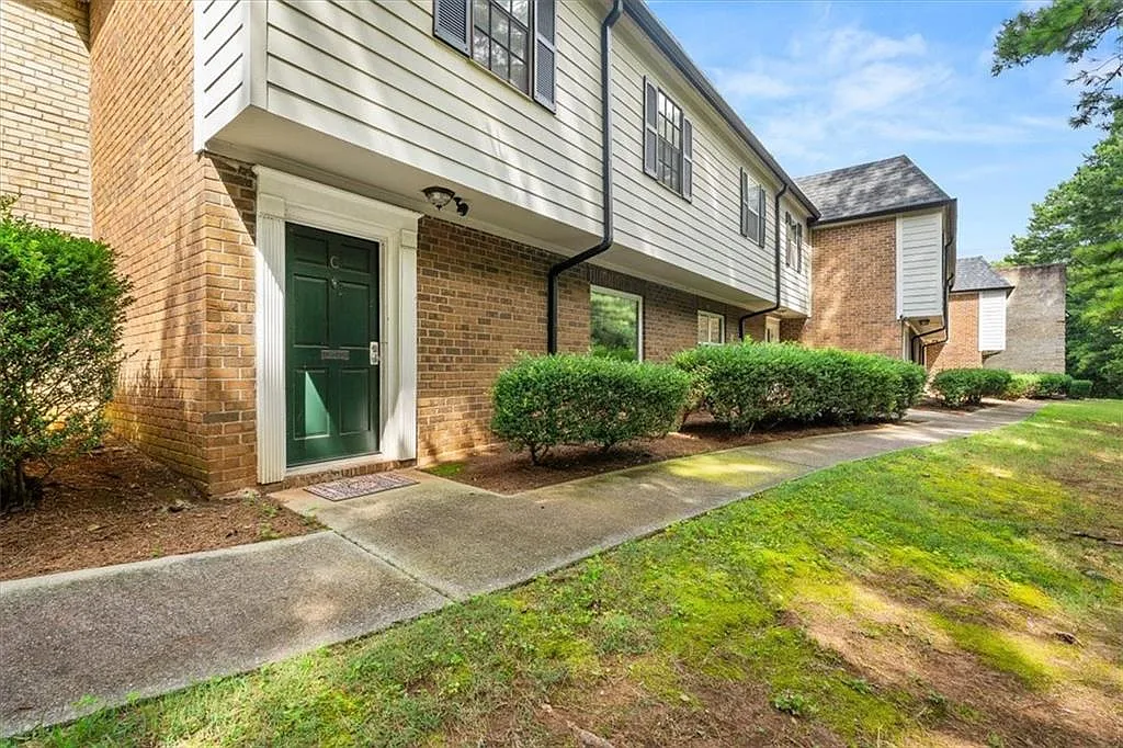 2 bed, 2.5 bath, 1392 sqft, $1,770 — Photo 1