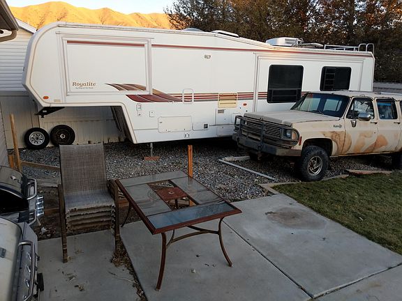 Double wide RV parking in the back yard, behind the gate. (35' Fifth Wheel Trailer)