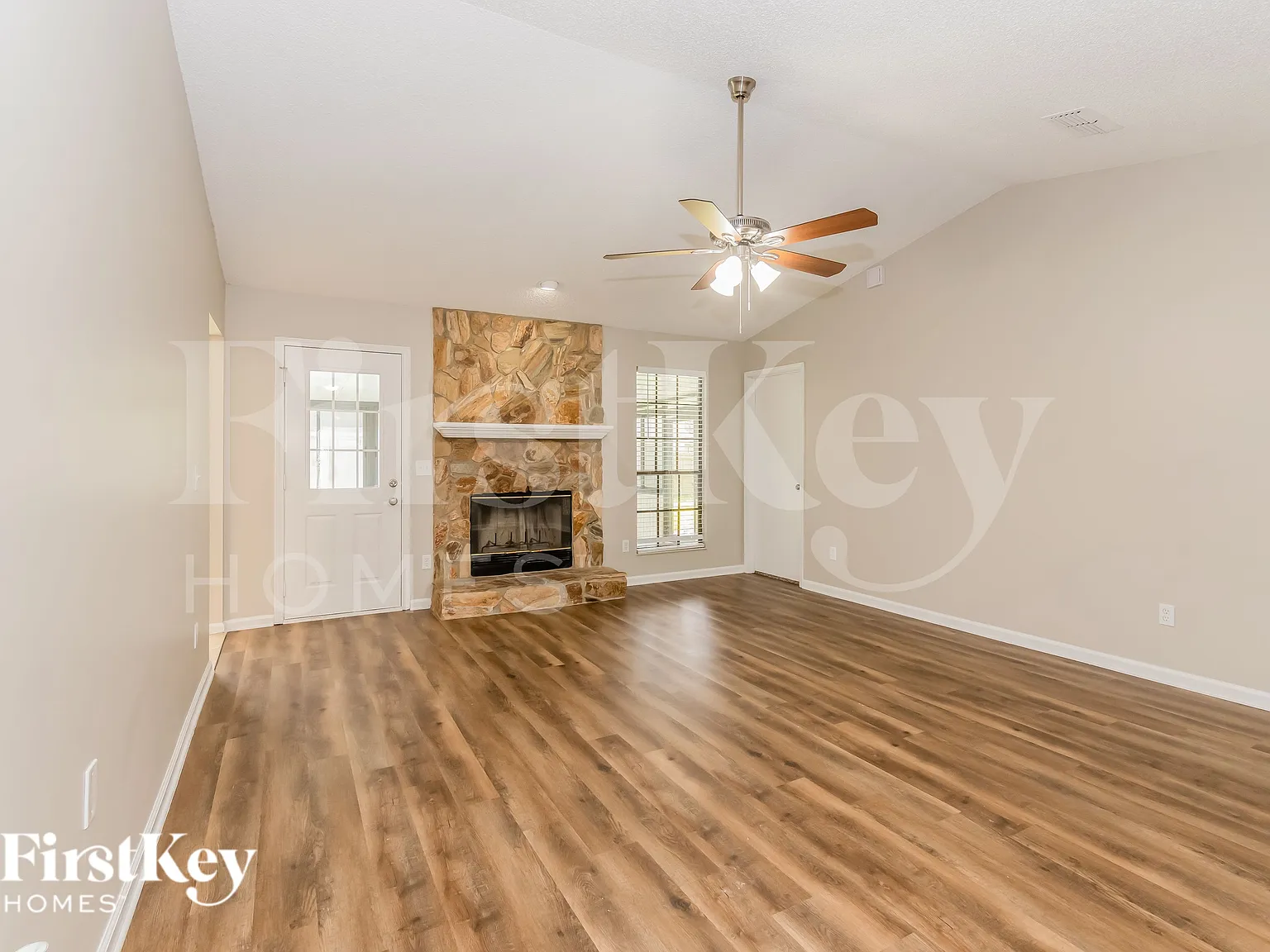 3 bed, 2.0 bath, 1669 sqft, $2,305 — Photo 2