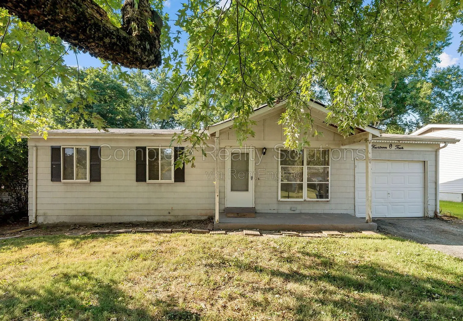 3 bed, 1.5 bath, 900 sqft, $1,250 — Photo 1