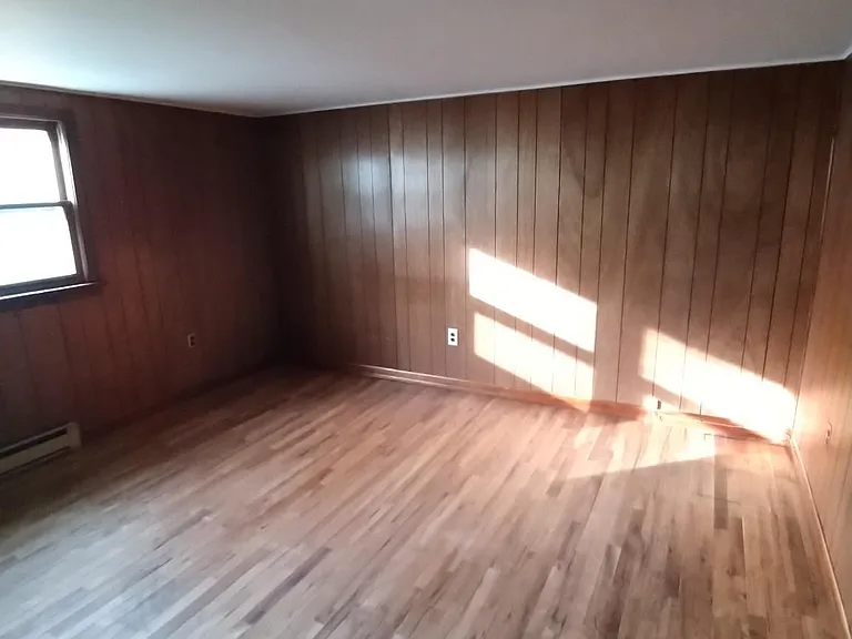 107 E Rockhill Rd — Photo 16