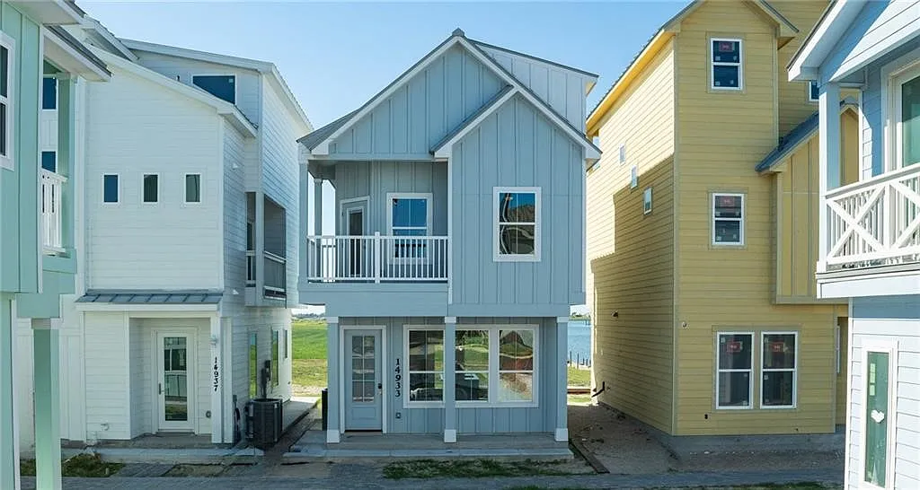 3 bed, 2.5 bath, 1301 sqft, $2,500 — Photo 1