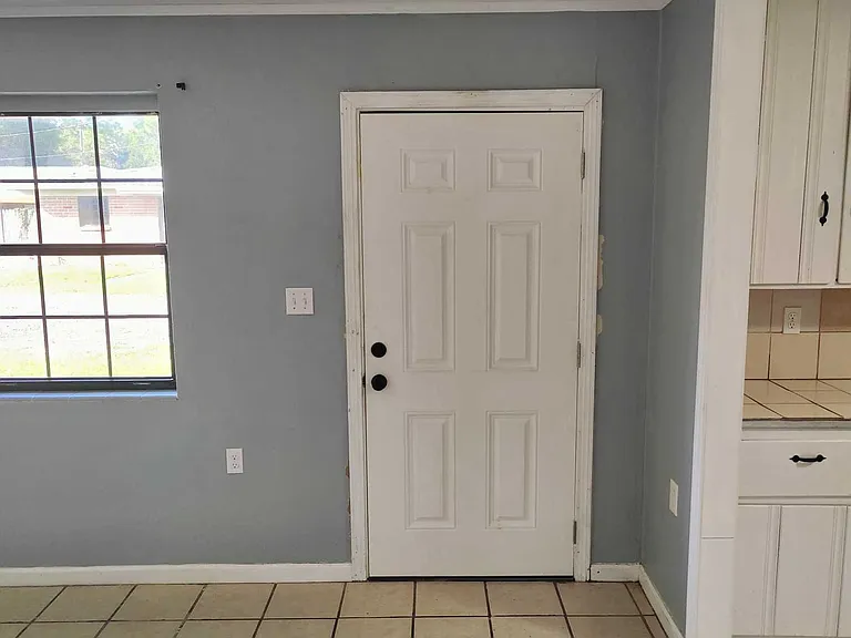 616 Mills Ave #8 — Photo 4