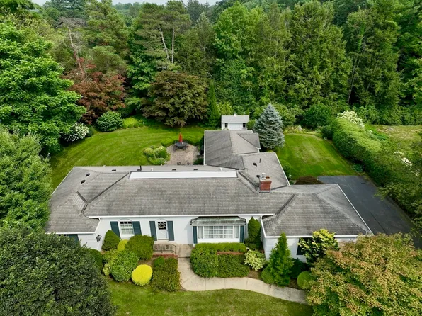 35 Hillcrest Dr, Northampton, MA 01062