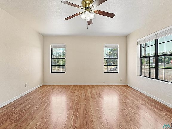 4th image of 501 S Mesquite St