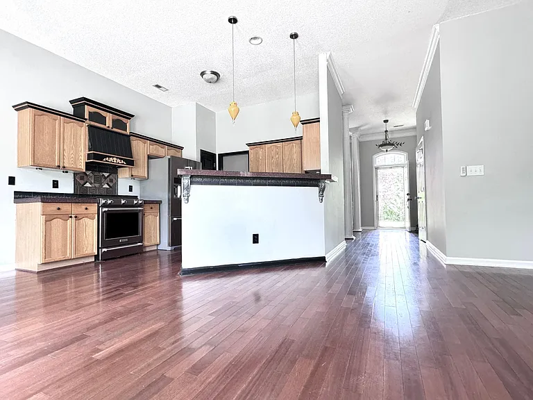 5200 Fennell St — Photo 12