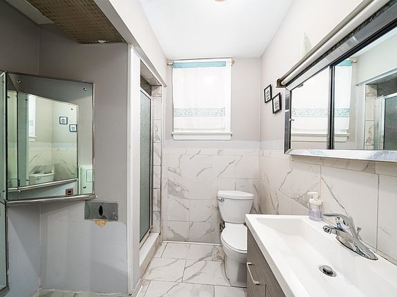 3rd image of 20 WEST 22ND ST