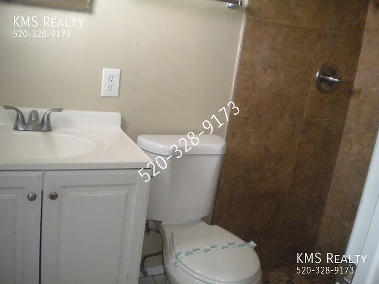 1711 E Canada St — Photo 18