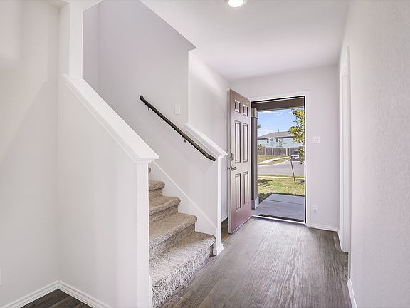 4th image of 5602 Rosillo Gate