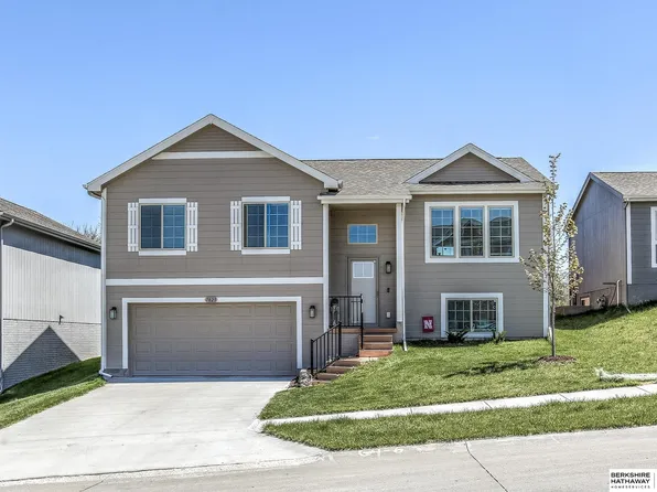 7825 N 81st St, Omaha, NE 68122