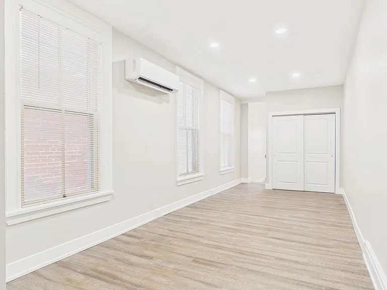 916 Green St — Photo 11