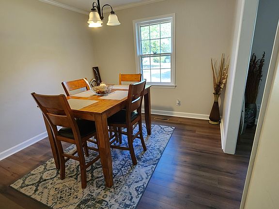 3rd image of 703 Clarence Ct