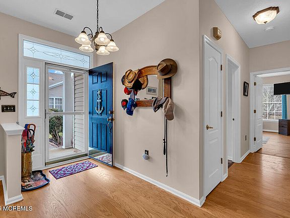 5th image of 65 Golden Willows Avenue