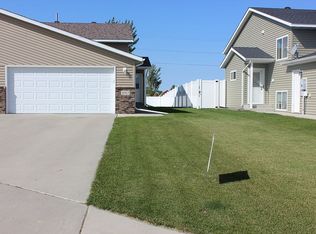 4963 55th St S, Fargo, ND 58104
