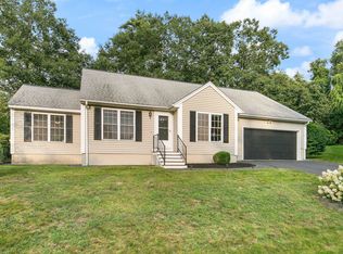 44 Lamprey Village Dr, Epping, NH 03042