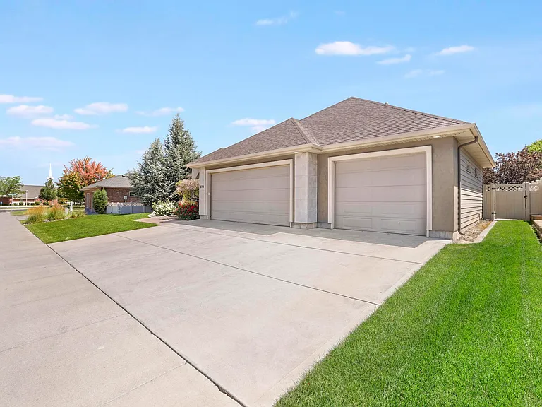 670 Sun Terrace Dr — Photo 21