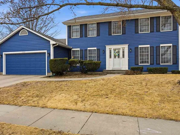 1131 Deerfield Dr, Iowa City, IA 52246