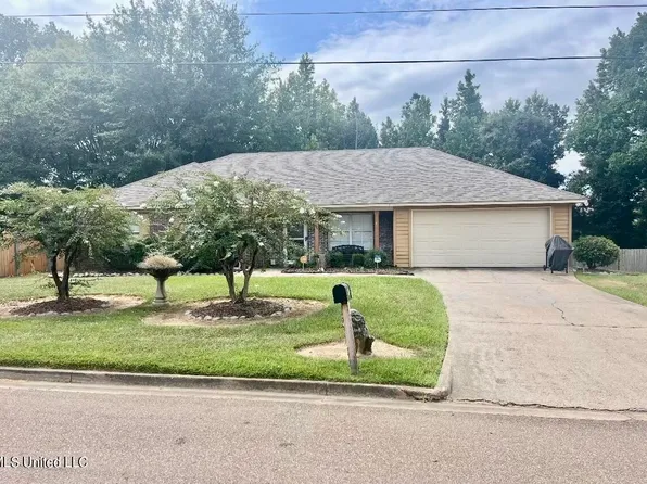 127 Davis Ave, Canton, MS 39046