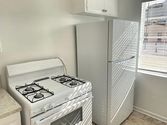 3rd image of 1523 S Holt Ave #2