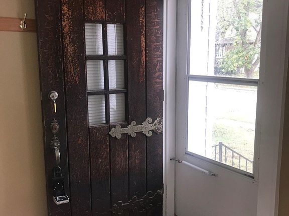3rd image of 309 Avenue E