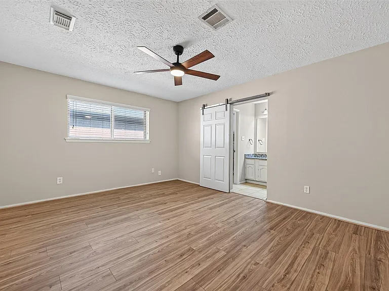 5346 King Richard Dr — Photo 22