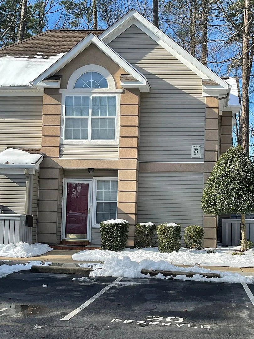 343 Chesapeake Square Unit 4 (Wimbledon Chase) Chesapeake 23320 — Photo 1