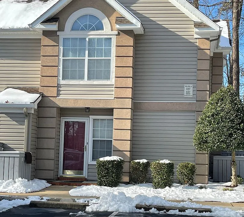 343 Gainsborough Sq #4