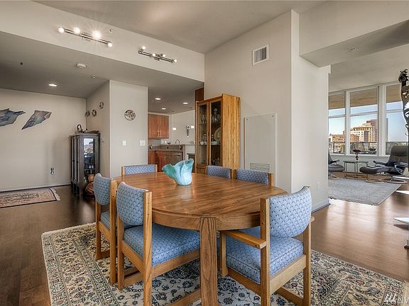 4th image of 1515 Dock St #Penthouse 909