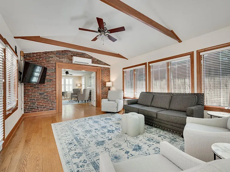 1114 Woodvale Dr — Photo 19