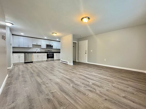 4th image of 435 Sunderland Rd APT C