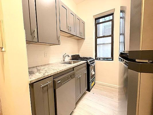 2nd image of 338 E 70th St #4AB