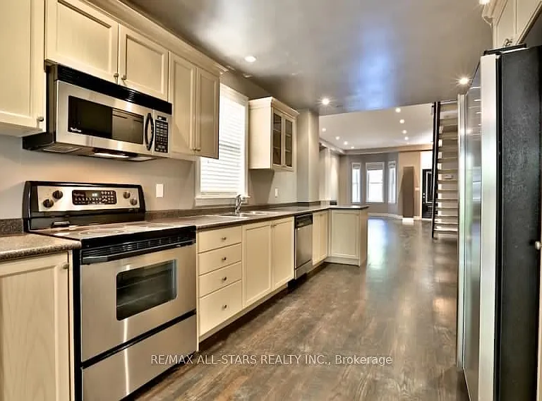 68 Macpherson Ave — Photo 5