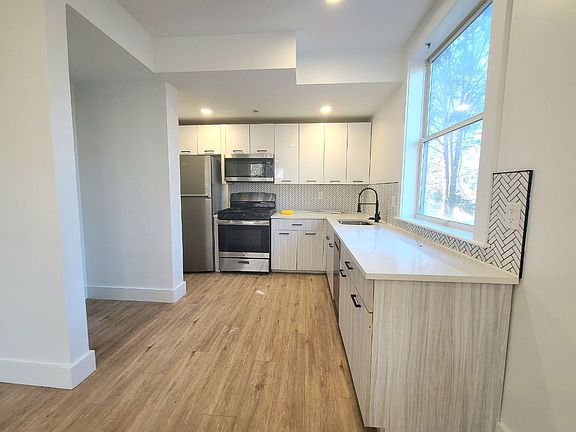 3rd image of 205 Mount Vernon Ave #A02