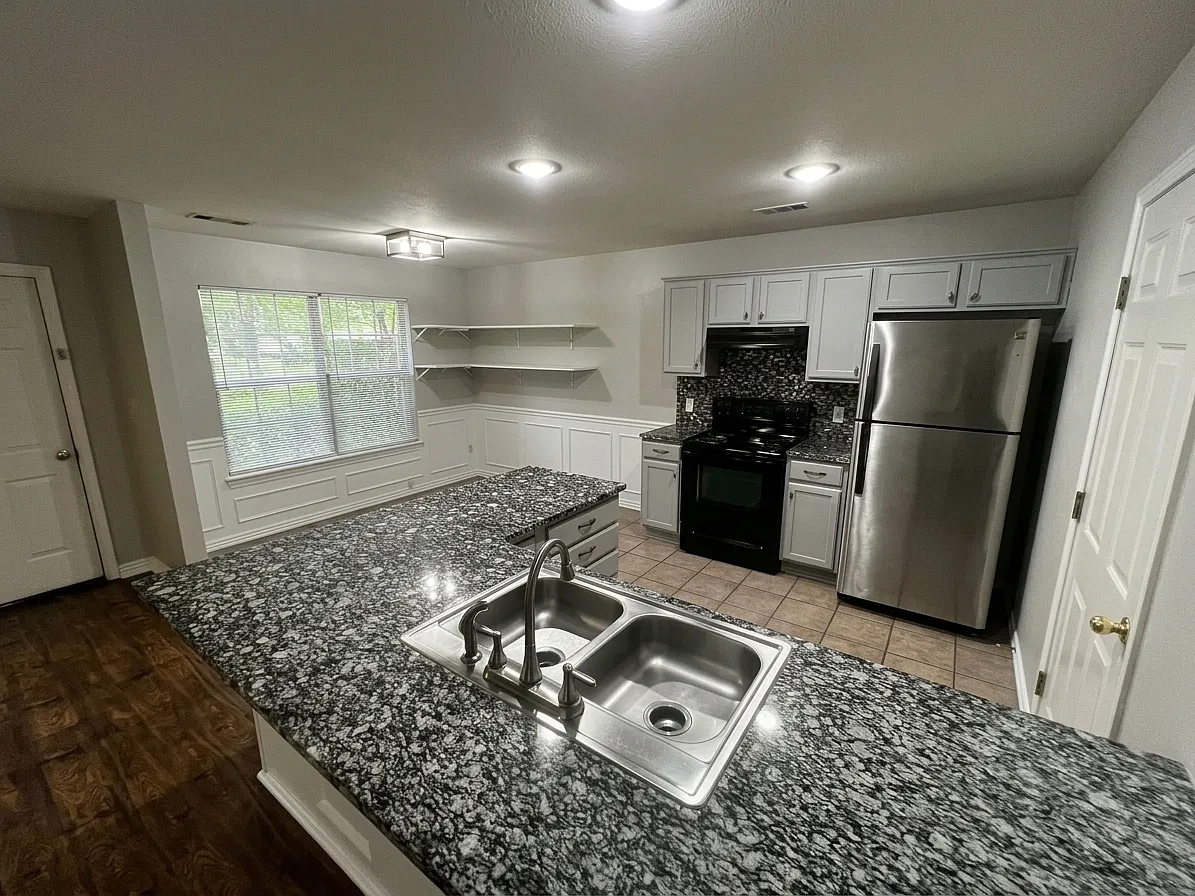 3 bed, 2.5 bath, 1496 sqft, $1,600 — Photo 3