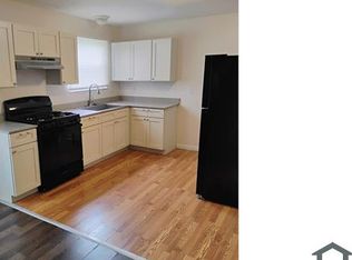 10102 Castle Dr, Saint Louis, MO 63136