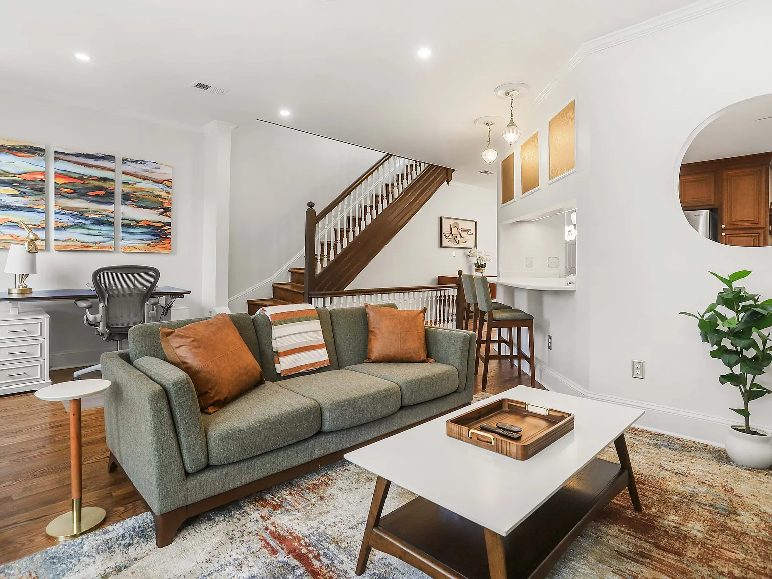 3 bed, 2100 sqft, $8,500 — Photo 1