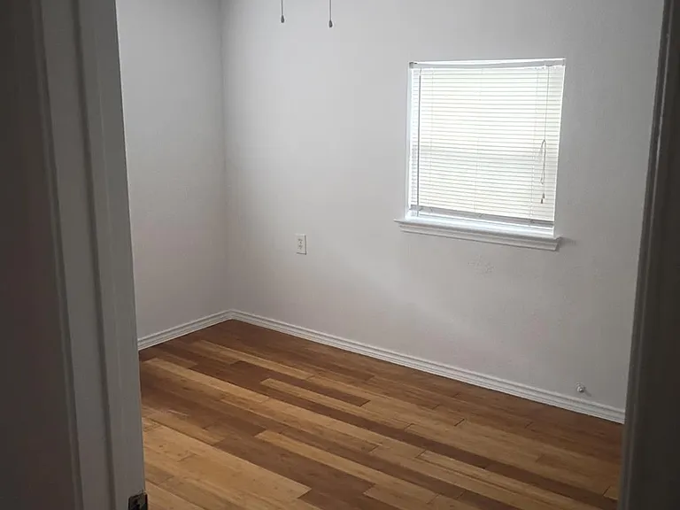 1604 Wilson St — Photo 11