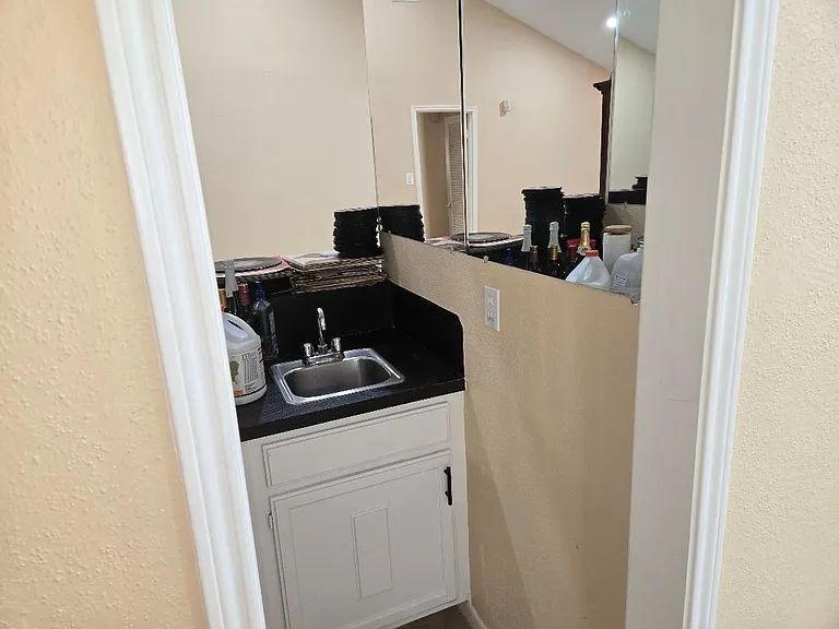 7911 Southmeadow Dr — Photo 11