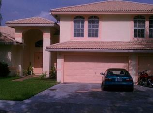 720 SW 93rd Ter, Pembroke Pines, FL 33025
