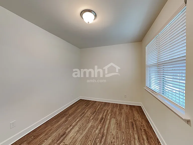 5035 Hudson Valley Dr — Photo 8