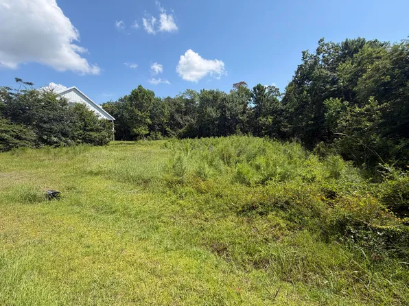 178 Vacation Ln, Waveland, MS 39576