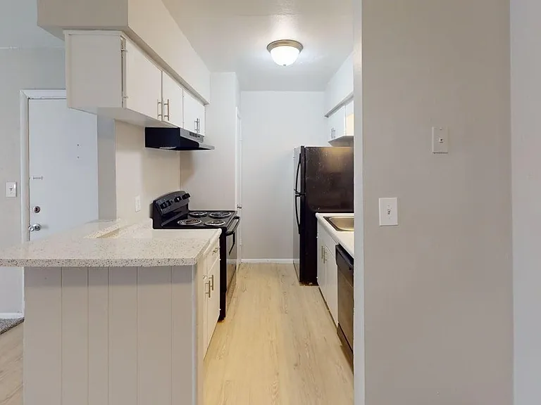 The Sterling — Photo 15