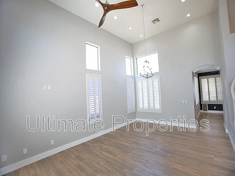 7236 W Avenida Del Rey — Photo 3