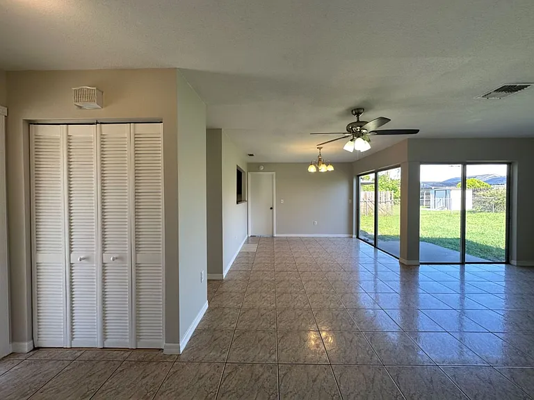 707 Wedge Ln — Photo 5