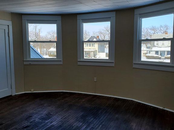 3rd image of 610 14th Ave