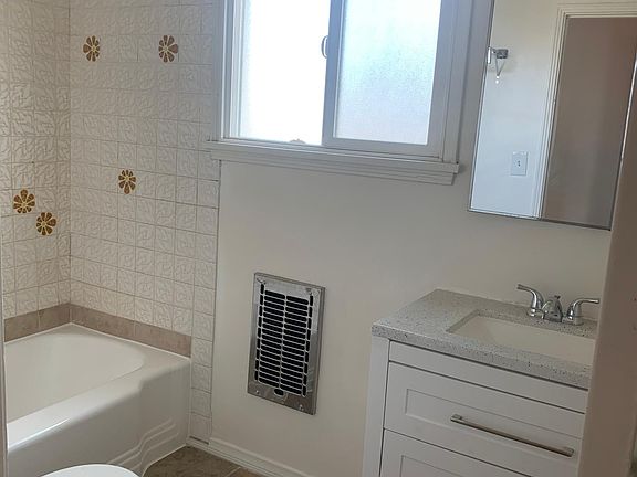 3rd image of 1115 S Olive Ave APT E