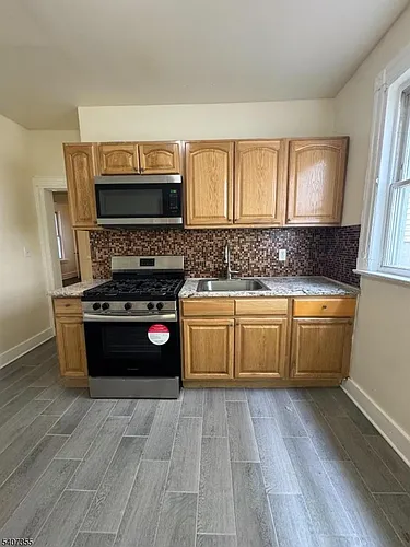 133 Seymour Ave Photo 1
