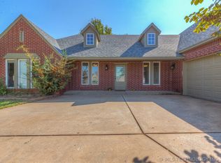 11519 S Nandina Ave, Jenks, OK 74037